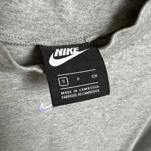 Nike Sport Gray Oversize Top in Size Small - Picture 4 of 9